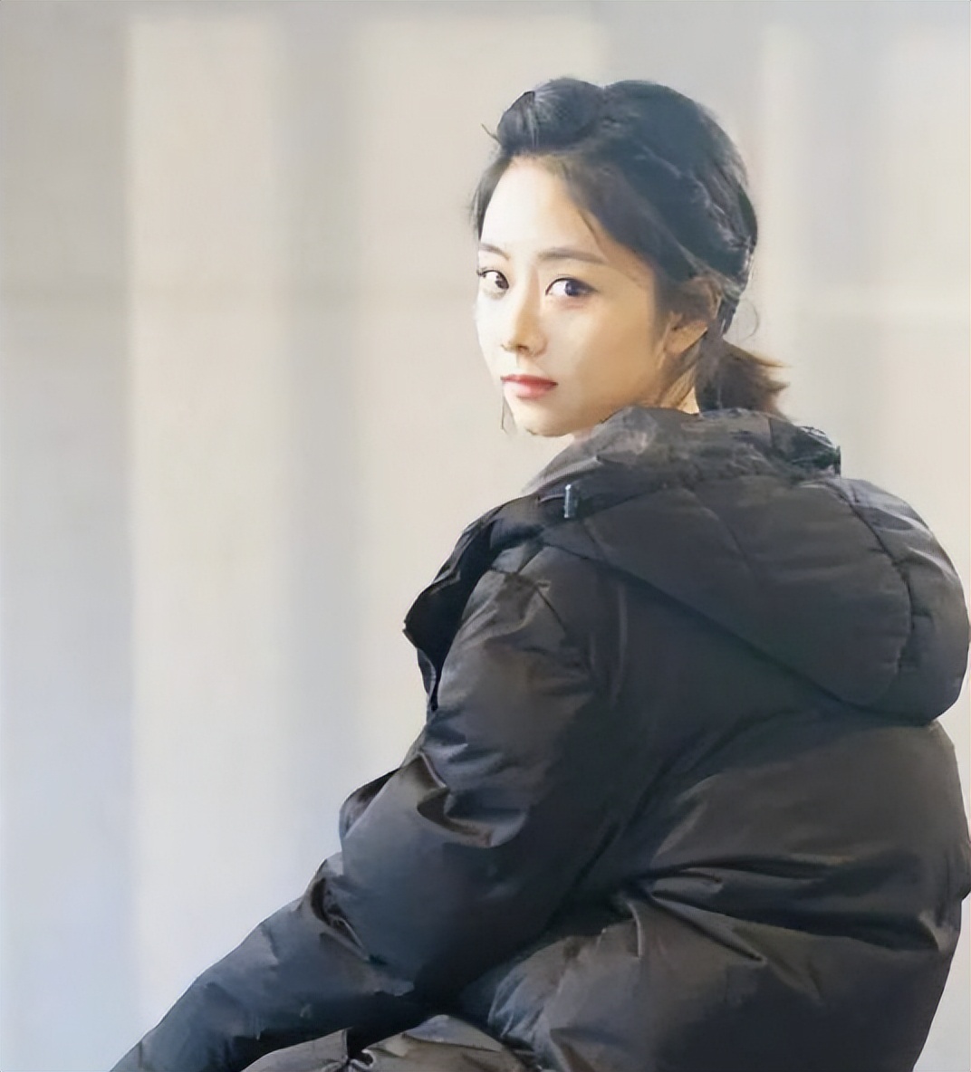 “国民初恋”谭松韵，出道15年无绯闻，却在事业上升期突发变故