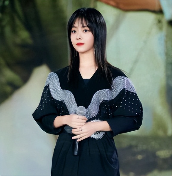 “国民初恋”谭松韵，出道15年无绯闻，却在事业上升期突发变故