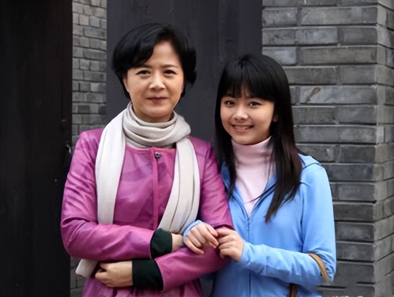 “国民初恋”谭松韵，出道15年无绯闻，却在事业上升期突发变故