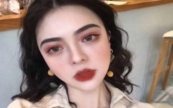 生活如何化妆自然好看 怎样化淡妆好看又简单 2