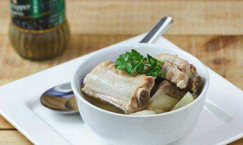 夏天排骨汤放冰箱两天还能吃吗