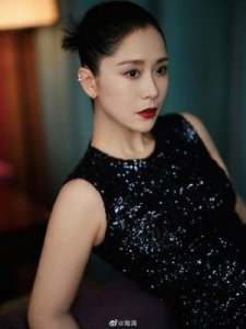 ​海清最近谈自己对电影的看法，脸部变化炸裂！网友：她也整容了吗？