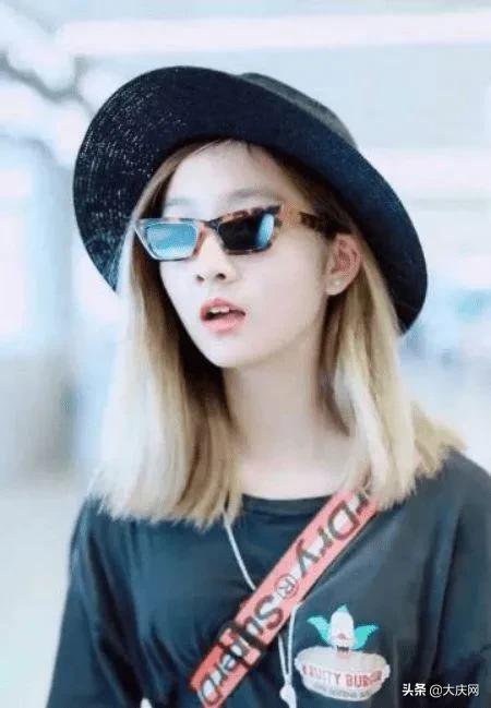 黄多多在图书馆怎么了(黄磊女儿图书馆约会被学校开除)