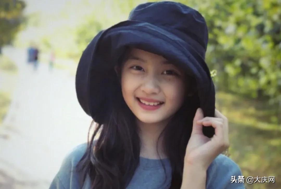 黄多多在图书馆怎么了(黄磊女儿图书馆约会被学校开除)