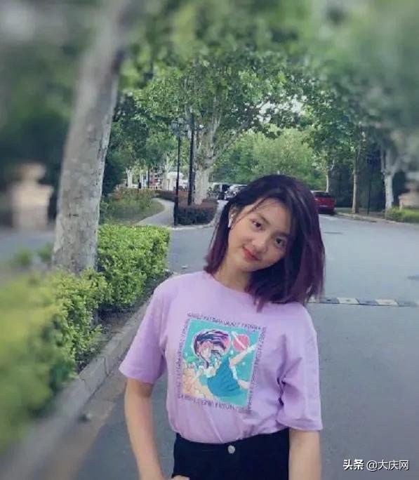 黄多多在图书馆怎么了(黄磊女儿图书馆约会被学校开除)