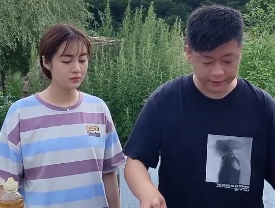 毕畅老公贺树峰(乡爱谢永强晒妻儿近照)