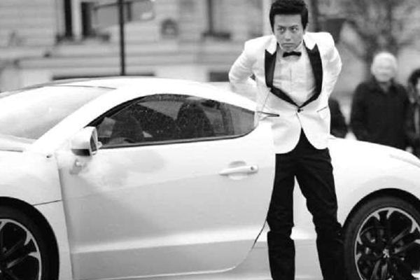 邓超去考驾照,全程一脸淡定!网友:这是要为学霸正名吗?