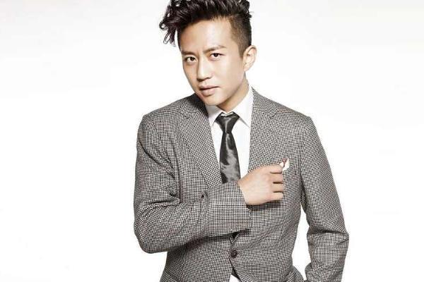 邓超去考驾照,全程一脸淡定!网友:这是要为学霸正名吗?