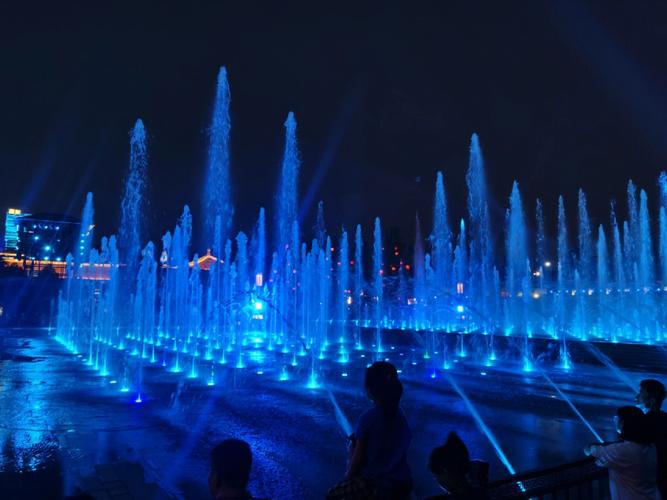 大雁塔音乐喷泉最新开放(大雁塔音乐喷泉收费引质疑)