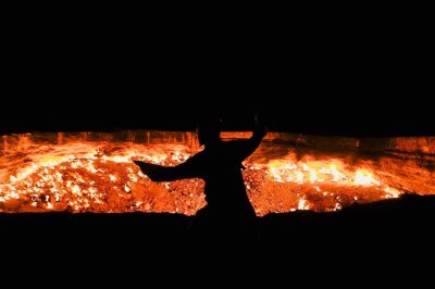 ​地狱之门，在土库曼斯坦的荒僻之地，一个永恒燃烧的火海