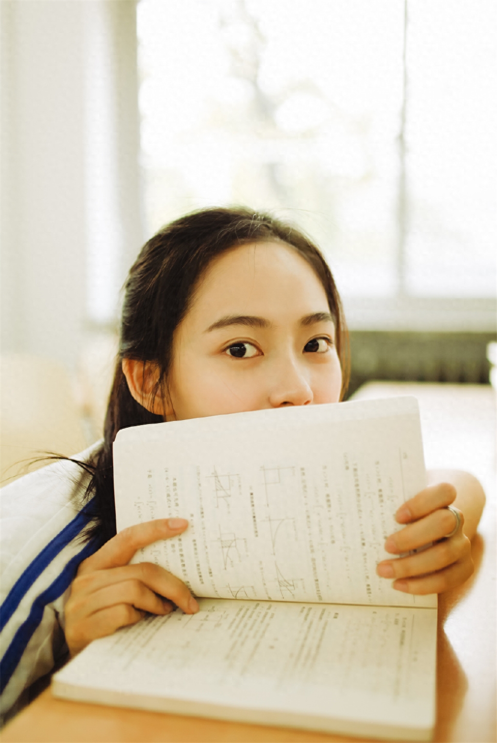 陈雨锶，甜酷的闪光女孩，在《十二谭》中饰叶丽娜