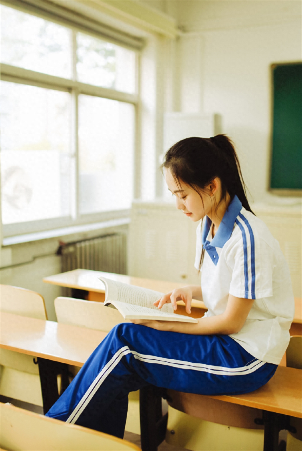 陈雨锶，甜酷的闪光女孩，在《十二谭》中饰叶丽娜