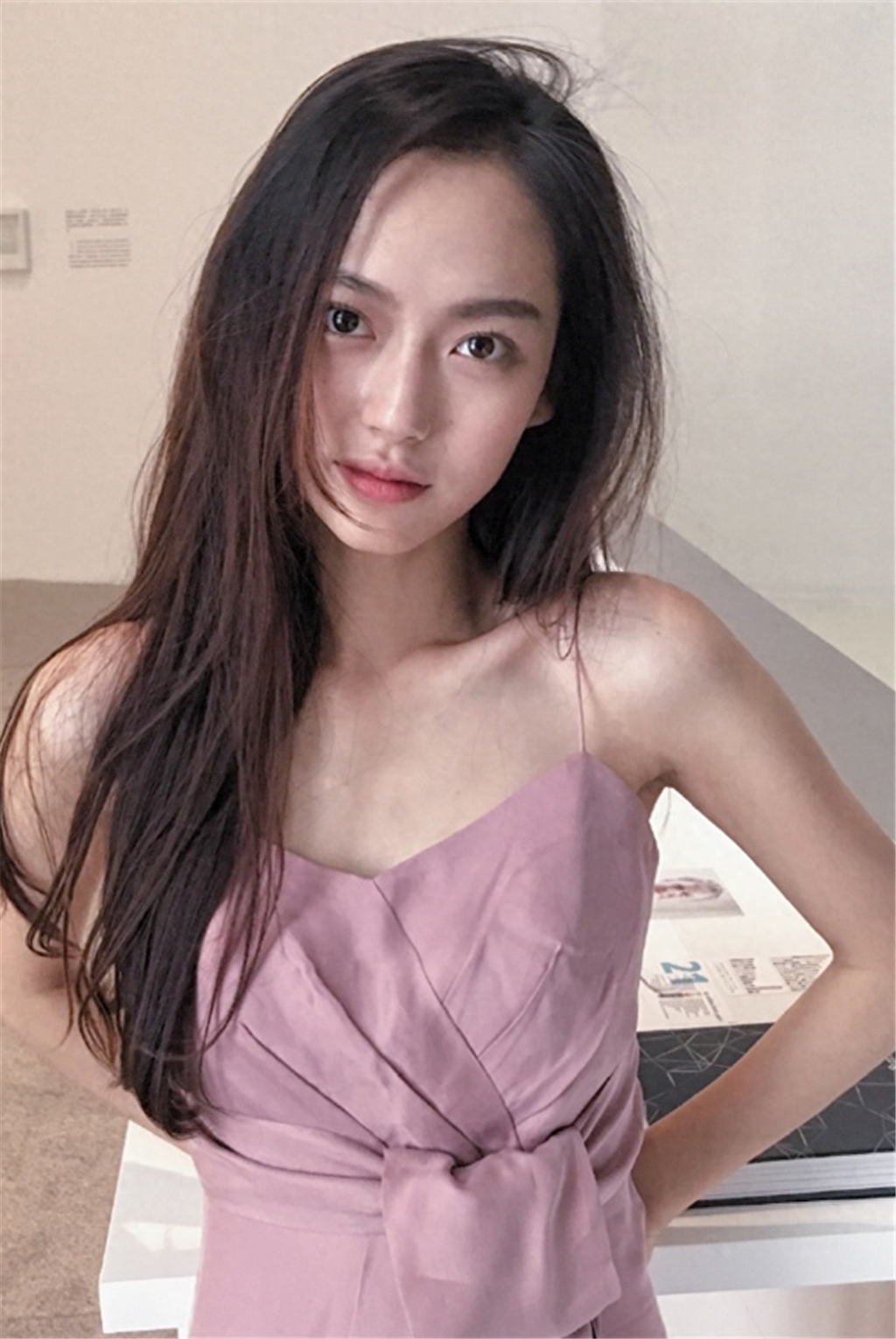 陈雨锶，甜酷的闪光女孩，在《十二谭》中饰叶丽娜