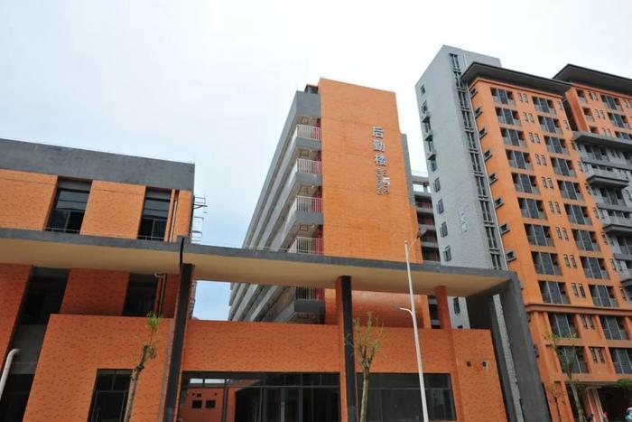 环境超美！东莞再添一所高等学府！首批新生正式“进驻”