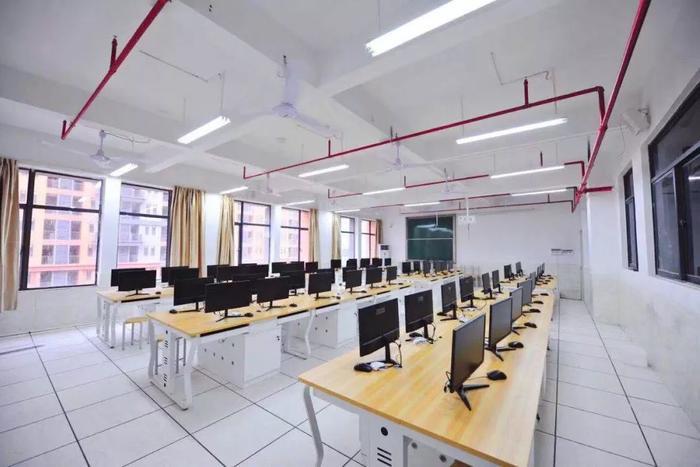 环境超美！东莞再添一所高等学府！首批新生正式“进驻”