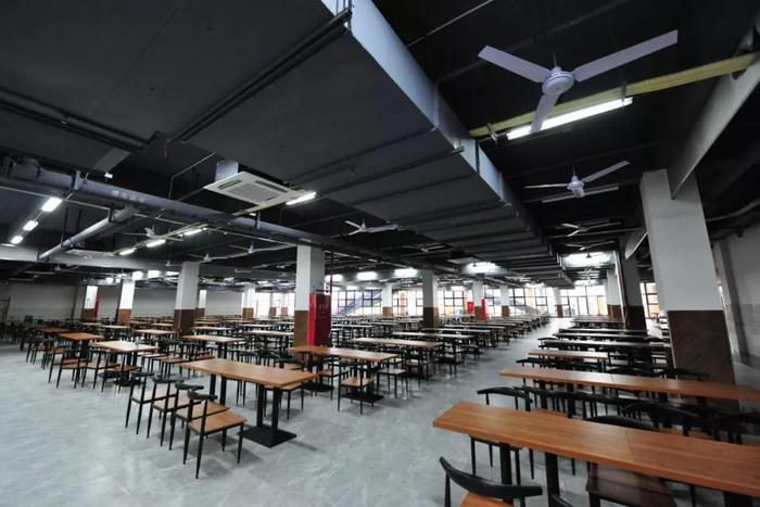 环境超美！东莞再添一所高等学府！首批新生正式“进驻”