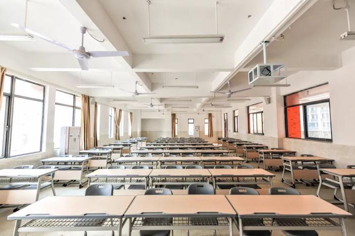 环境超美！东莞再添一所高等学府！首批新生正式“进驻”