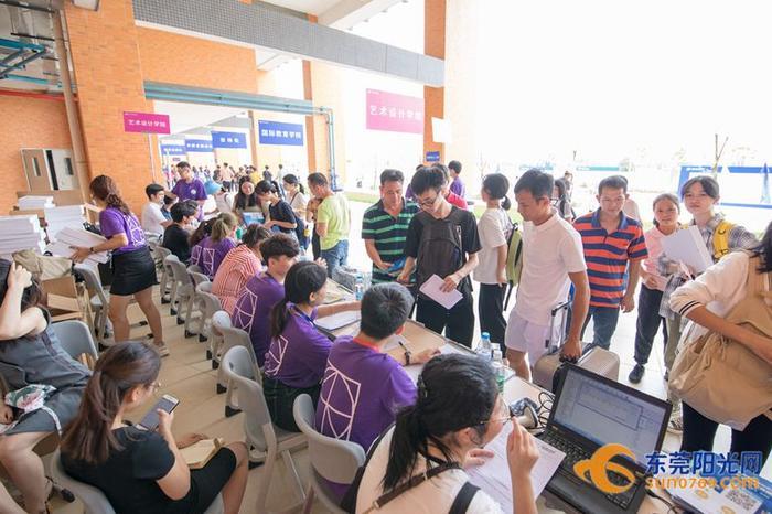 环境超美！东莞再添一所高等学府！首批新生正式“进驻”