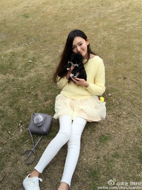 周怡，钱枫的绯闻女友，汪涵的干女儿，穿衣搭配起来果然不简单