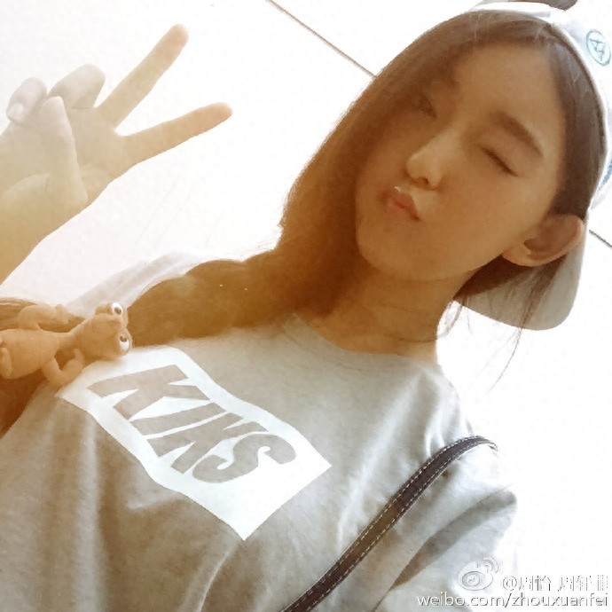 周怡，钱枫的绯闻女友，汪涵的干女儿，穿衣搭配起来果然不简单