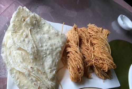 水煎包发源地,你听说山东人喜欢煎饼卷大葱从哪知道的??图12