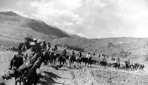 珠穆朗玛峰是哪个国家的，珠穆朗玛峰位于我国与哪个国家的交界处？图4