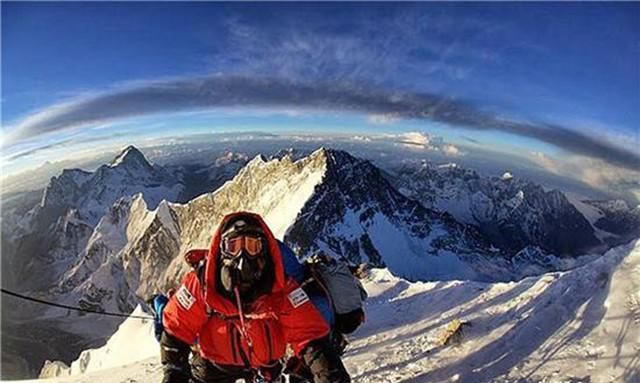 第一人登上珠穆朗玛峰是那个国家叫什么名字那一年登上的