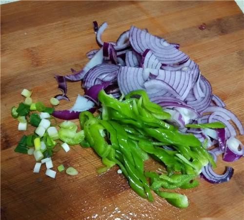 炒牛肉怎么炒好吃,如何炒牛肉又嫩又好吃窍门图3