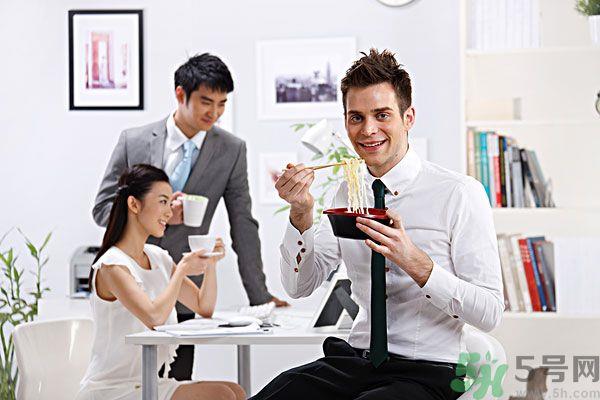 满汉宴方便面煮着吃泡着吃哪个好? 满汉宴方便面煮着吃泡着吃哪个好?