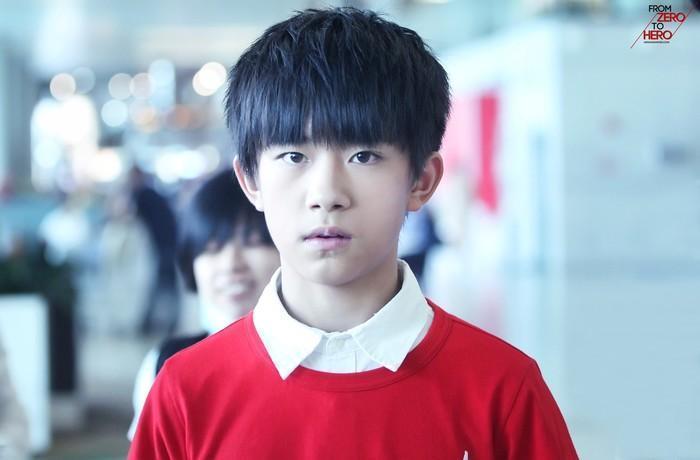 王俊凯演唱会上流泪，TFboys成立四年宣布各自单飞