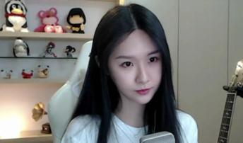 如何看待人气主播“见光死”?美颜镜头让多少水友心碎 你的阿冷