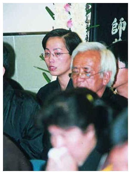 “石榴姐”苑琼丹，“骗”了观众27年后，终于“露馅”了