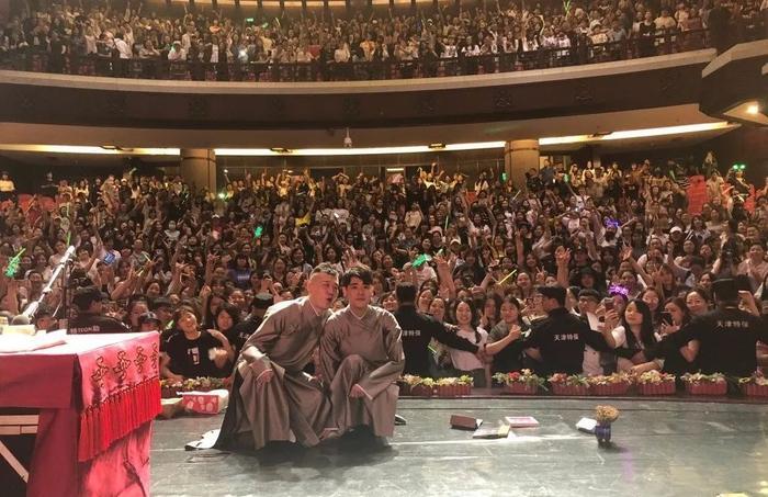 曾被郭德纲叫“人渣”和扇耳光，带一身钢板演出：一个说相声的凭什么这么红？