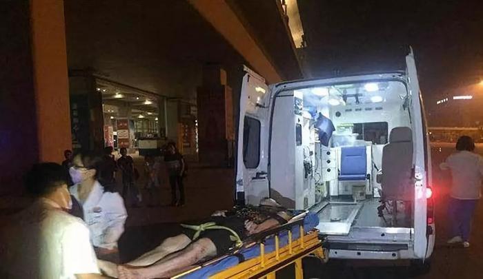 曾被郭德纲叫“人渣”和扇耳光，带一身钢板演出：一个说相声的凭什么这么红？