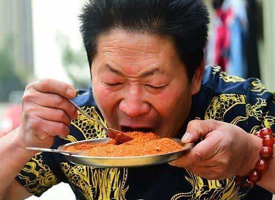 中国辣王李永志,曾当众吃下一袋辣椒面,现在的他还以吃辣为生?