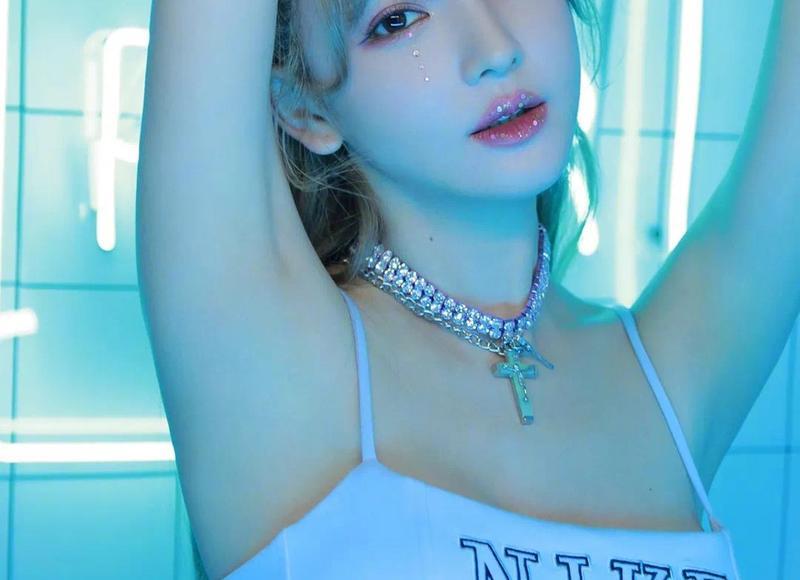 美国连体双胞胎姐妹其中一人已婚