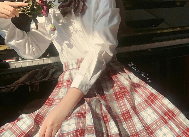 亲吻时（亲吻时睁眼和闭着眼睛的意思）