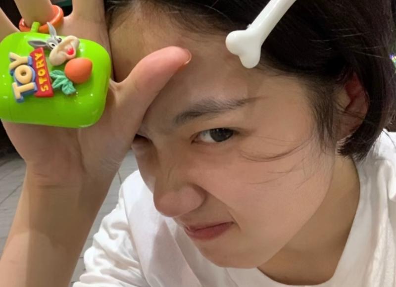 母亲来带孩子的附加要求是要每月给弟弟4000，儿子直接送走母亲