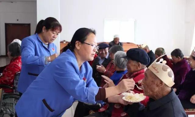 我想去福利院、孤儿院或敬老院做义工，有什么要求，需要哪些手续