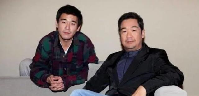 63岁张国立“老来得子”，一家五口合照流出