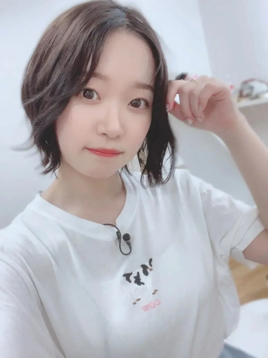 新一代妹系女演员霸主架乃由罗写真分享，暗黑帝国的未来栋樑！