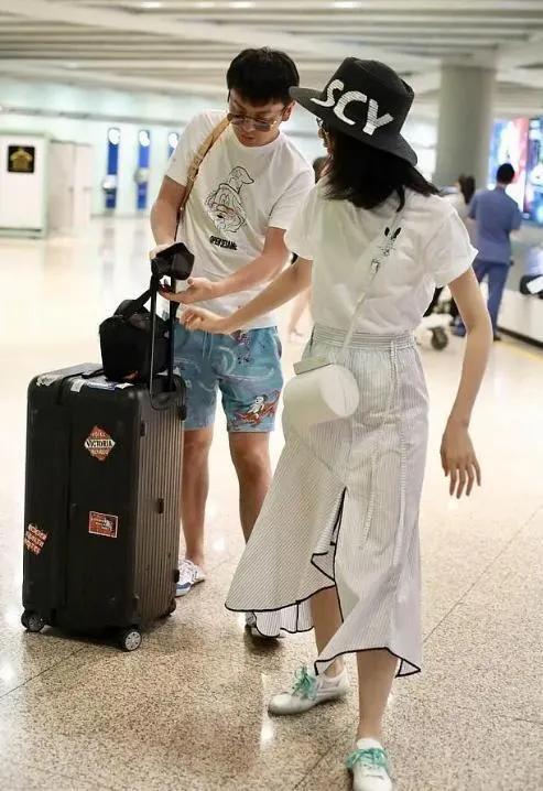 演员雷佳音，老婆是吵架吵来的，和岳母处得像姐弟