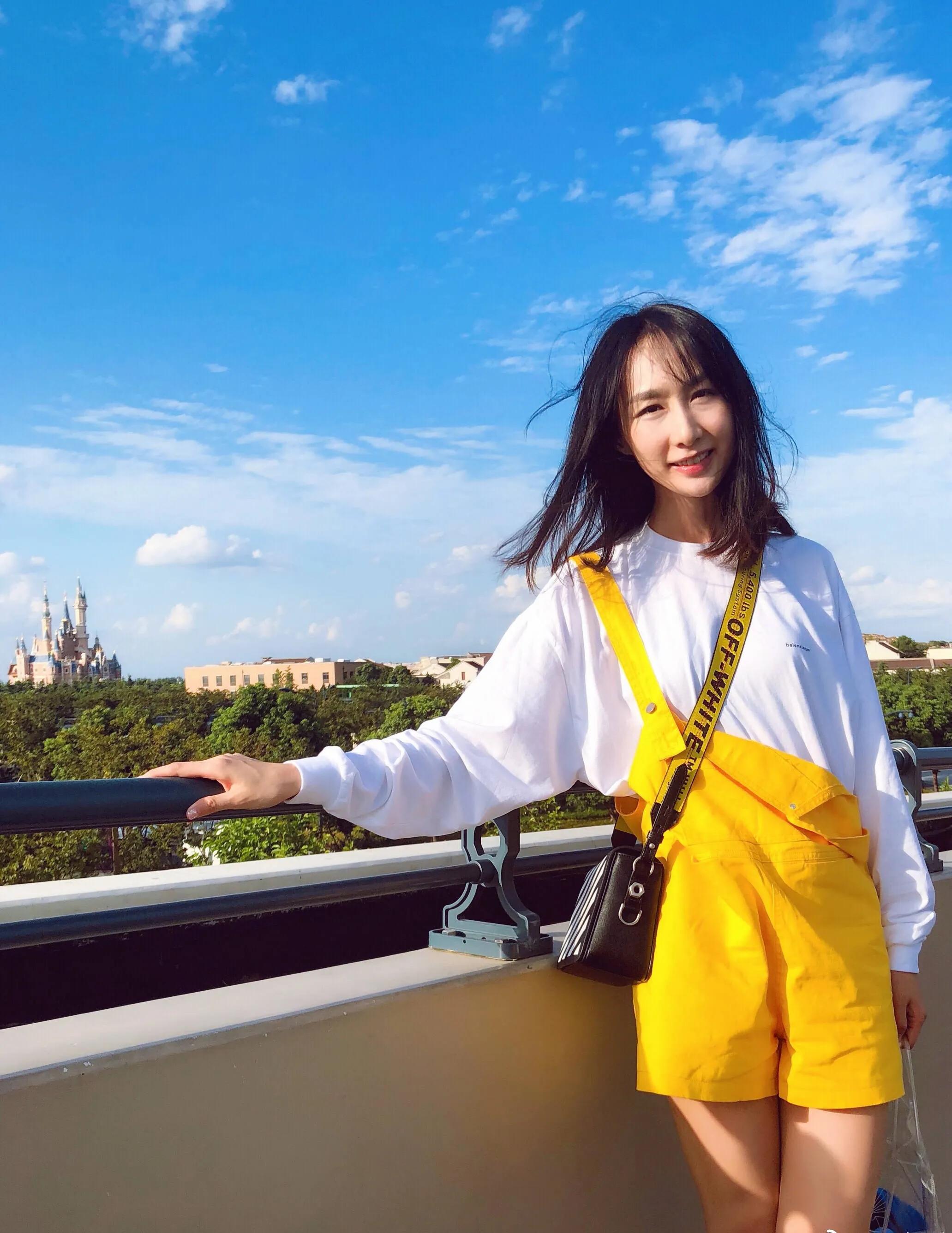 演员雷佳音，老婆是吵架吵来的，和岳母处得像姐弟