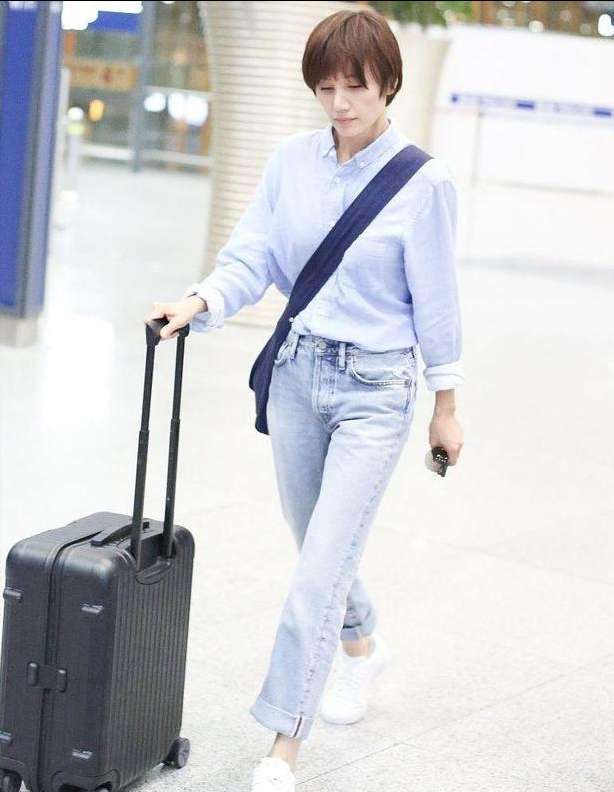 袁泉个人资料简介（穿衣体面却显嫩）