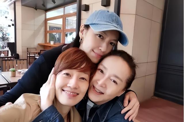 马伊琍个人资料（手上金链子抢镜）