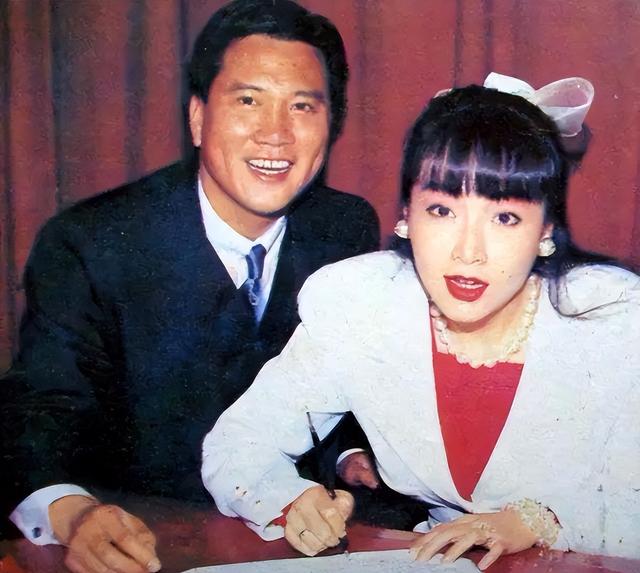 马伊琍个人资料（手上金链子抢镜）