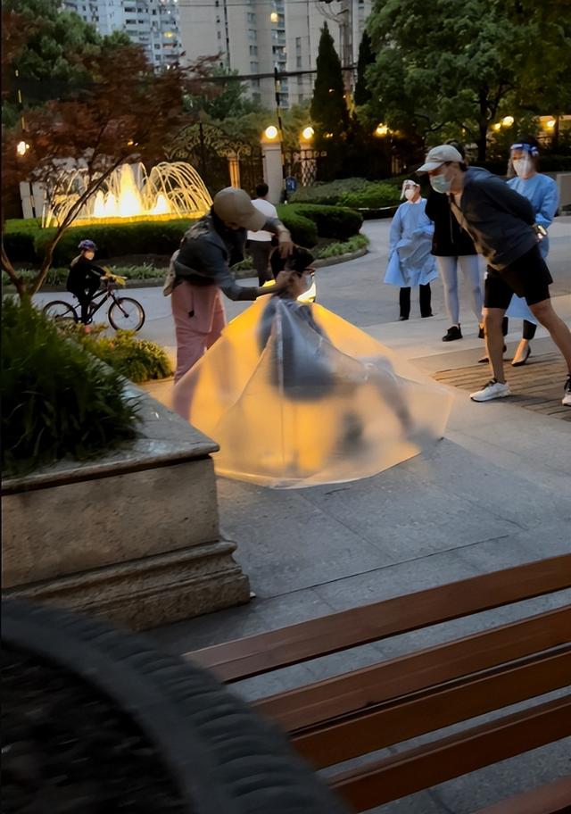 马伊琍个人资料（手上金链子抢镜）