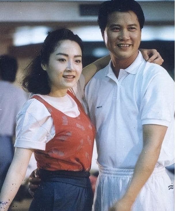 马伊琍个人资料（手上金链子抢镜）