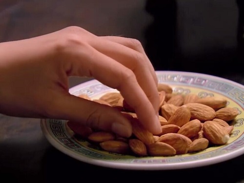 安陵容为什么吃了杏仁就死了